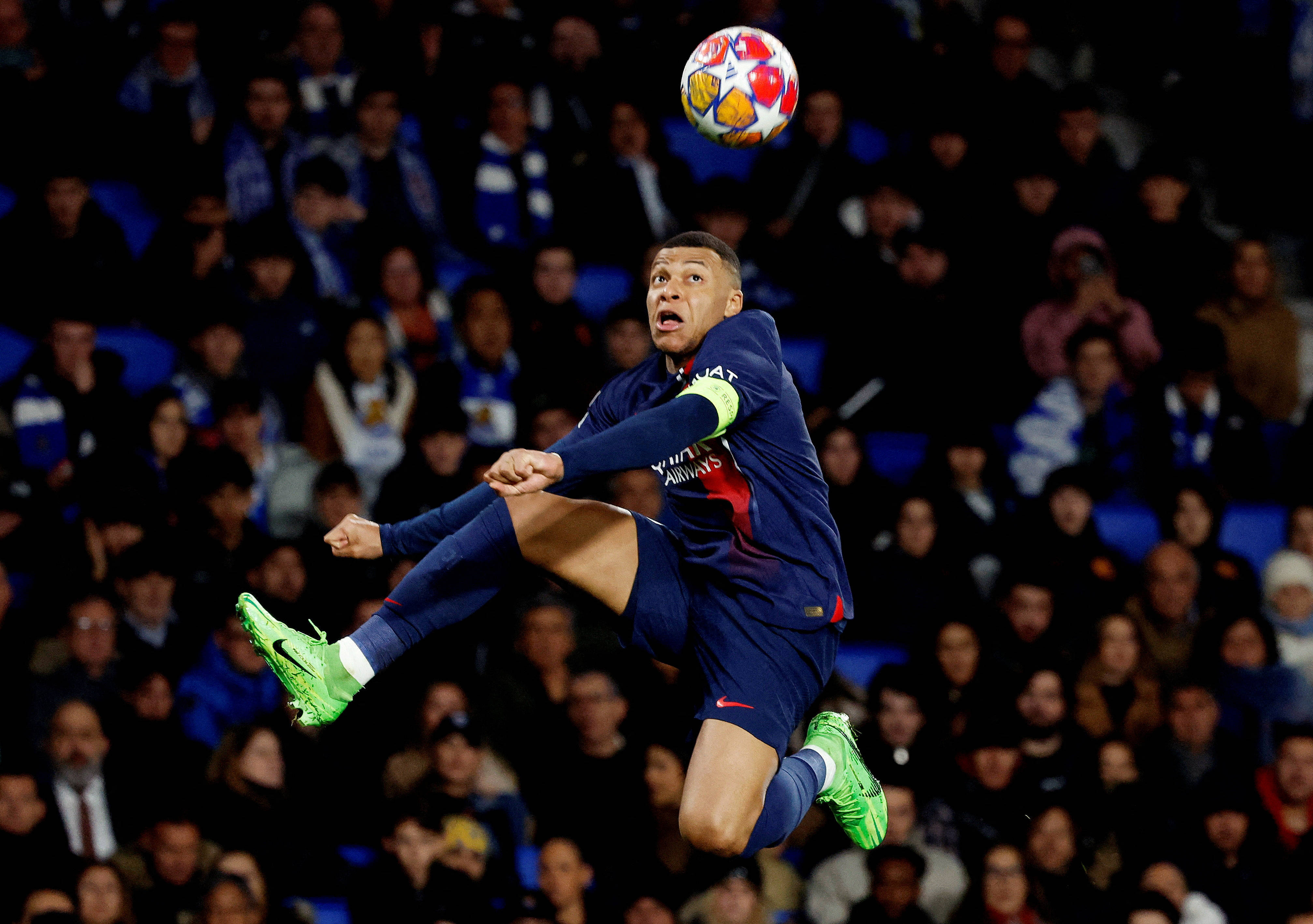 开云体育在线登录-包含巴黎圣日耳曼豪取客场胜利，球迷欢呼雀跃的词条