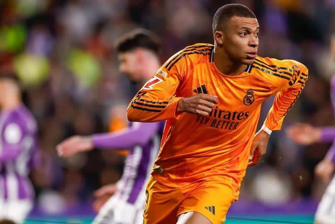 包含马赛客场告胜，强势登顶积分榜的词条