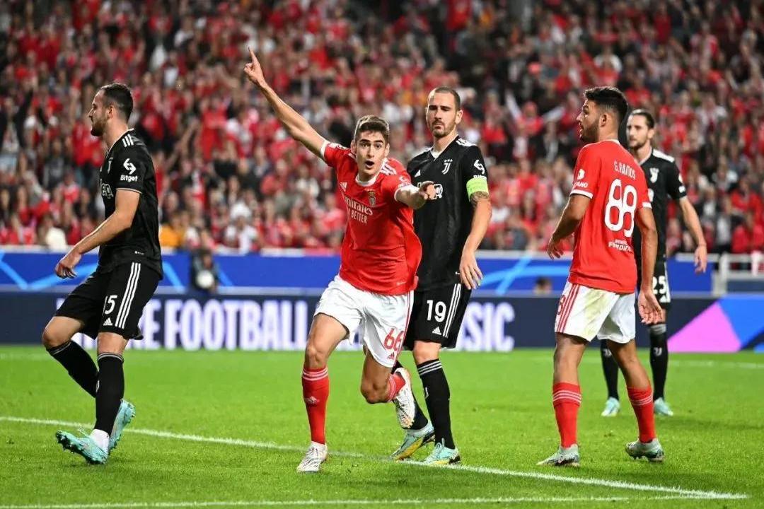 摩纳哥惊险获胜,争冠势头强劲 摩纳哥惊险获胜,争冠势头强劲