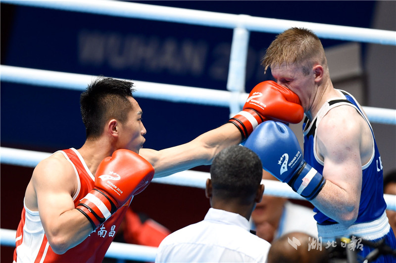 开云体育网页版-包含篮下之王威震全场，精彩瞬间引发观众欢呼！的词条