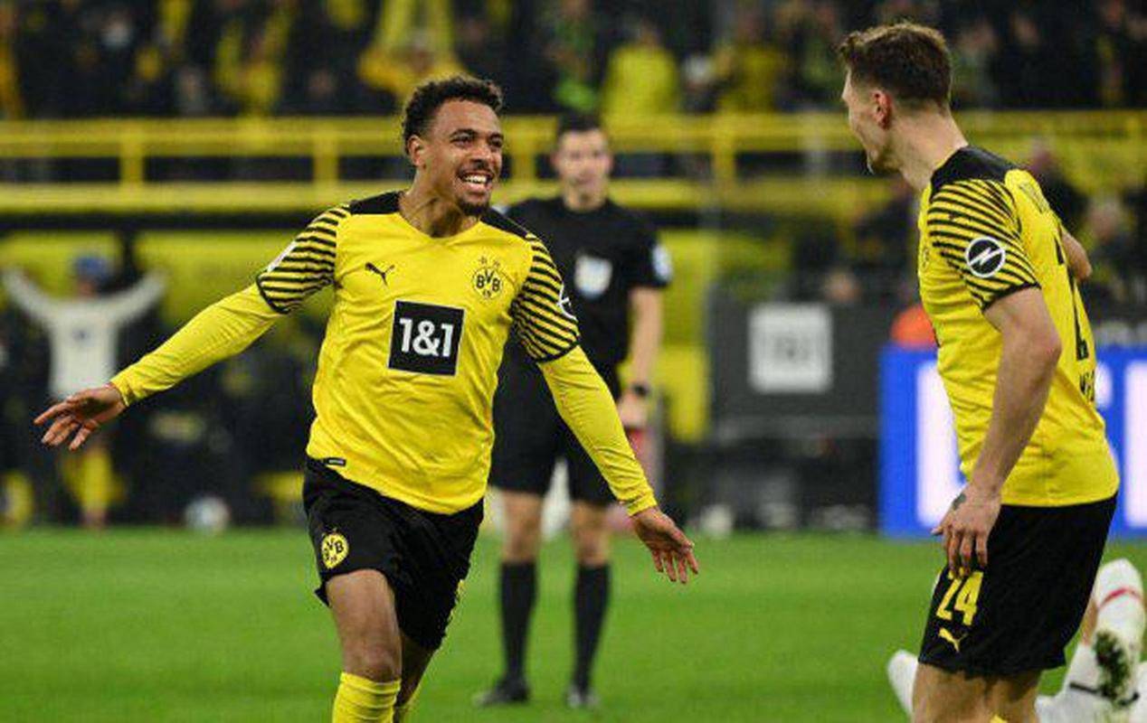 关于弗莱堡球队表现出色，取得胜利庆祝的信息