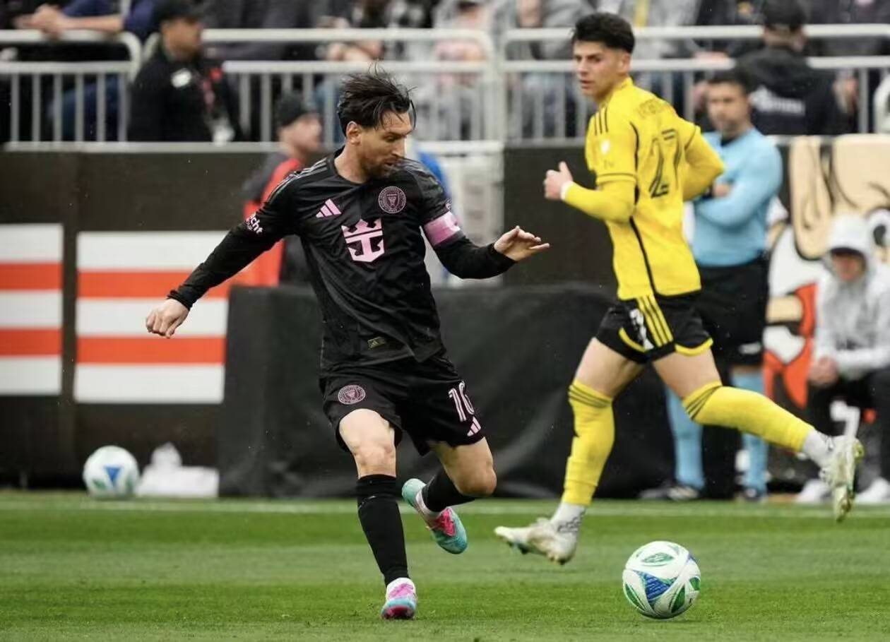 开云体育官网-热血对决！球员实力碰撞火花四溅