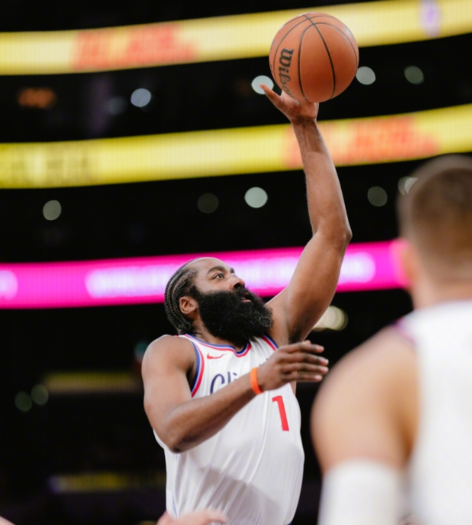 开云体育链接-保定容大球队实力集体爆发，主场大胜