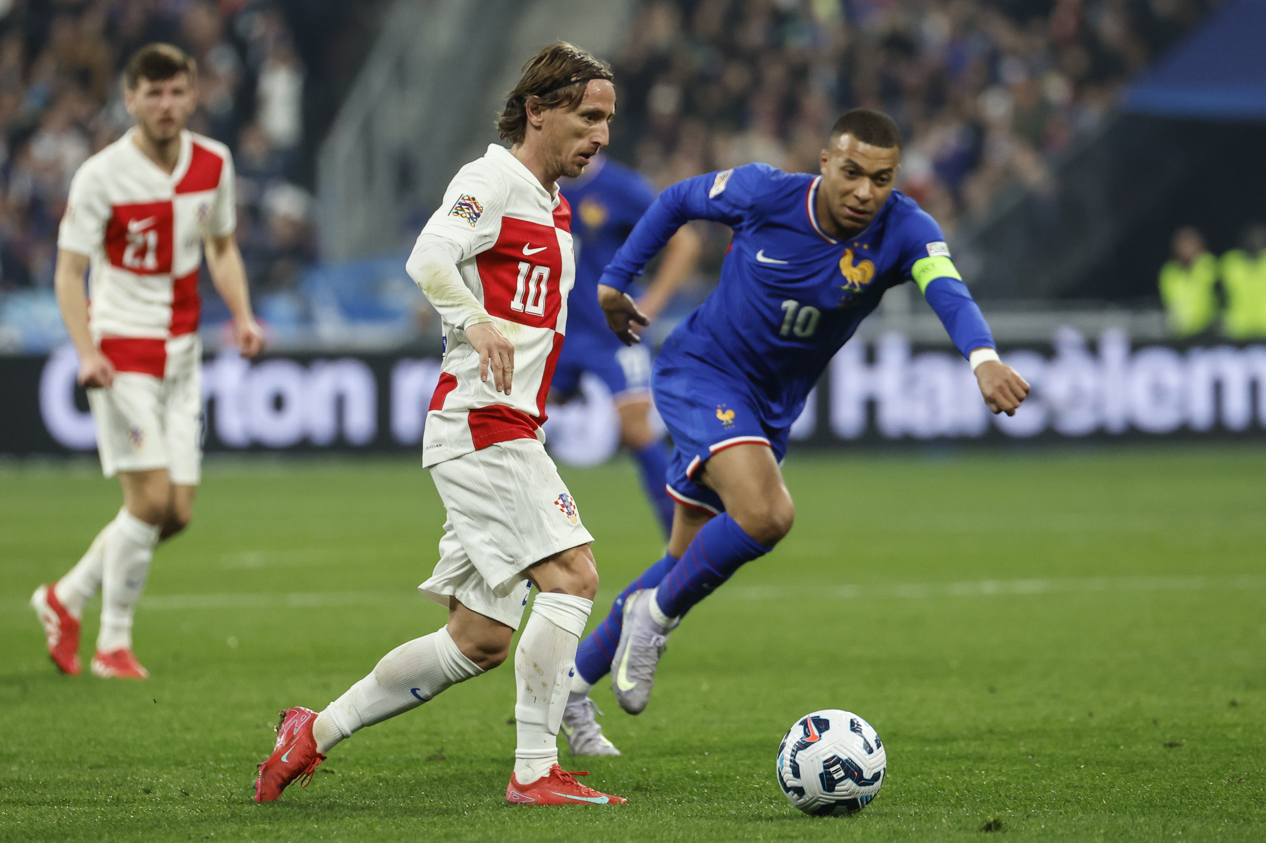 奥地利队携手晋级欧国联半决赛,实力不俗 奥地利队携手晋级欧国联半决赛,实力不俗