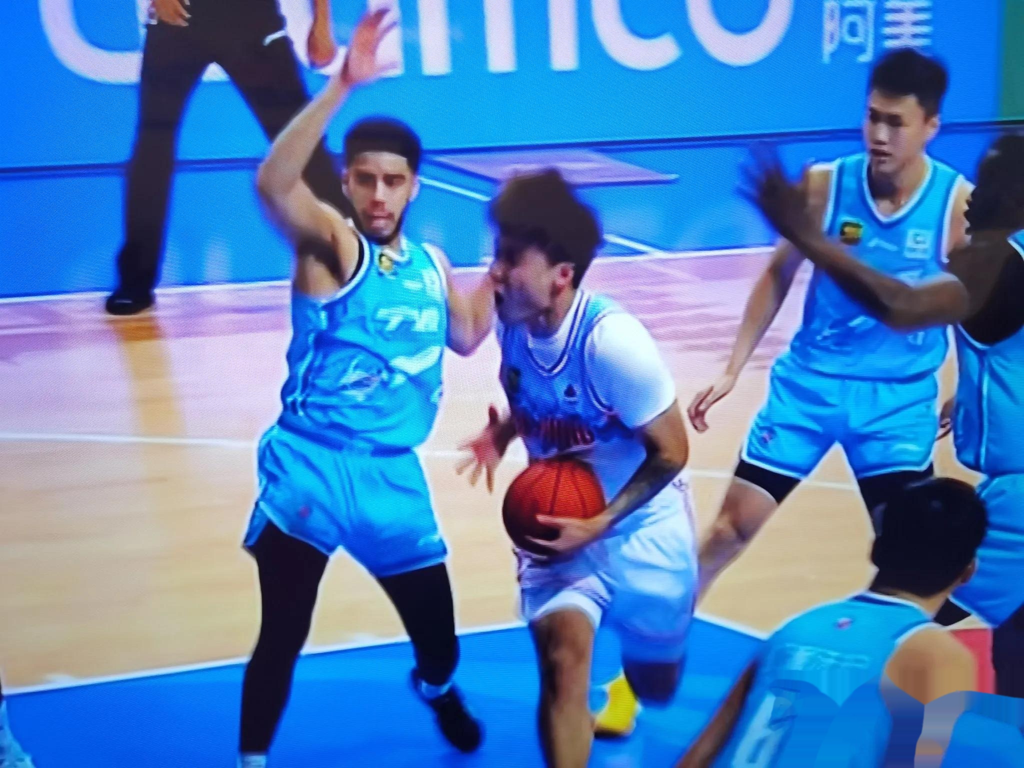 新疆队在最新比赛中以顽强拼搏，完成完美表现