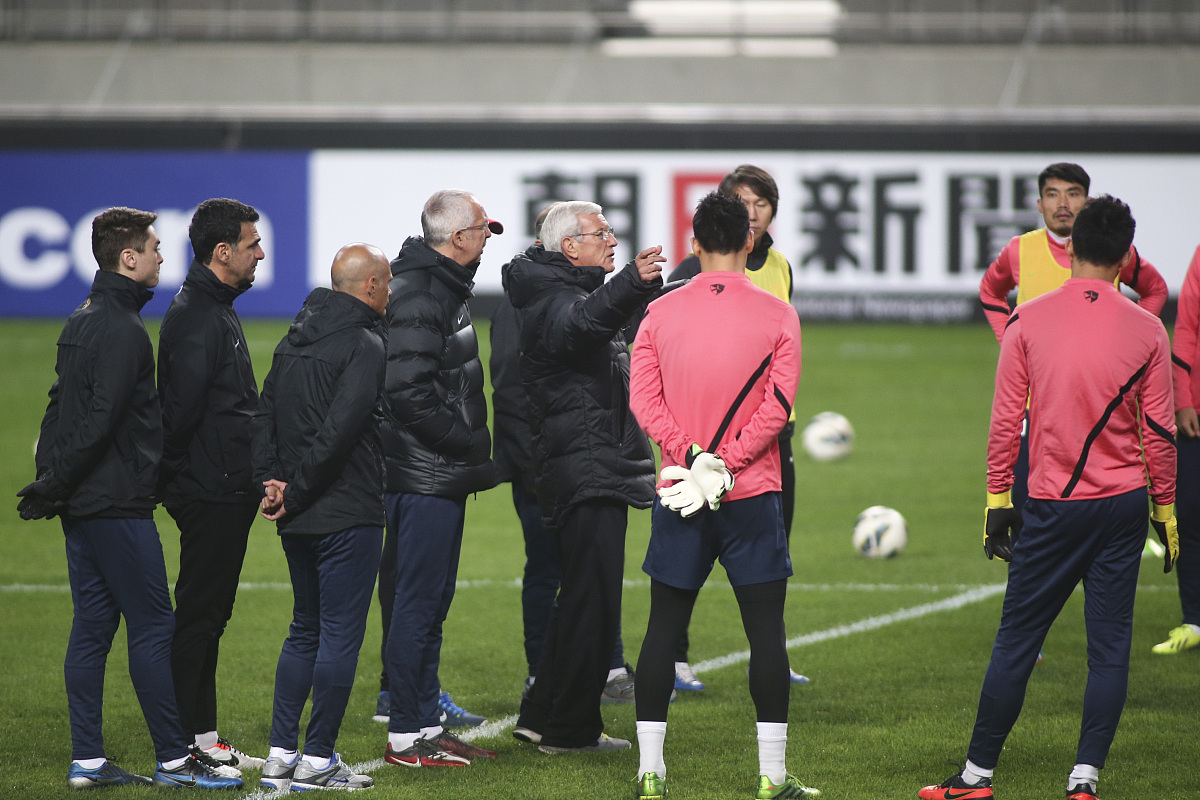 关于球队教练提出新的训练方案，力求全面提升球员能力的信息