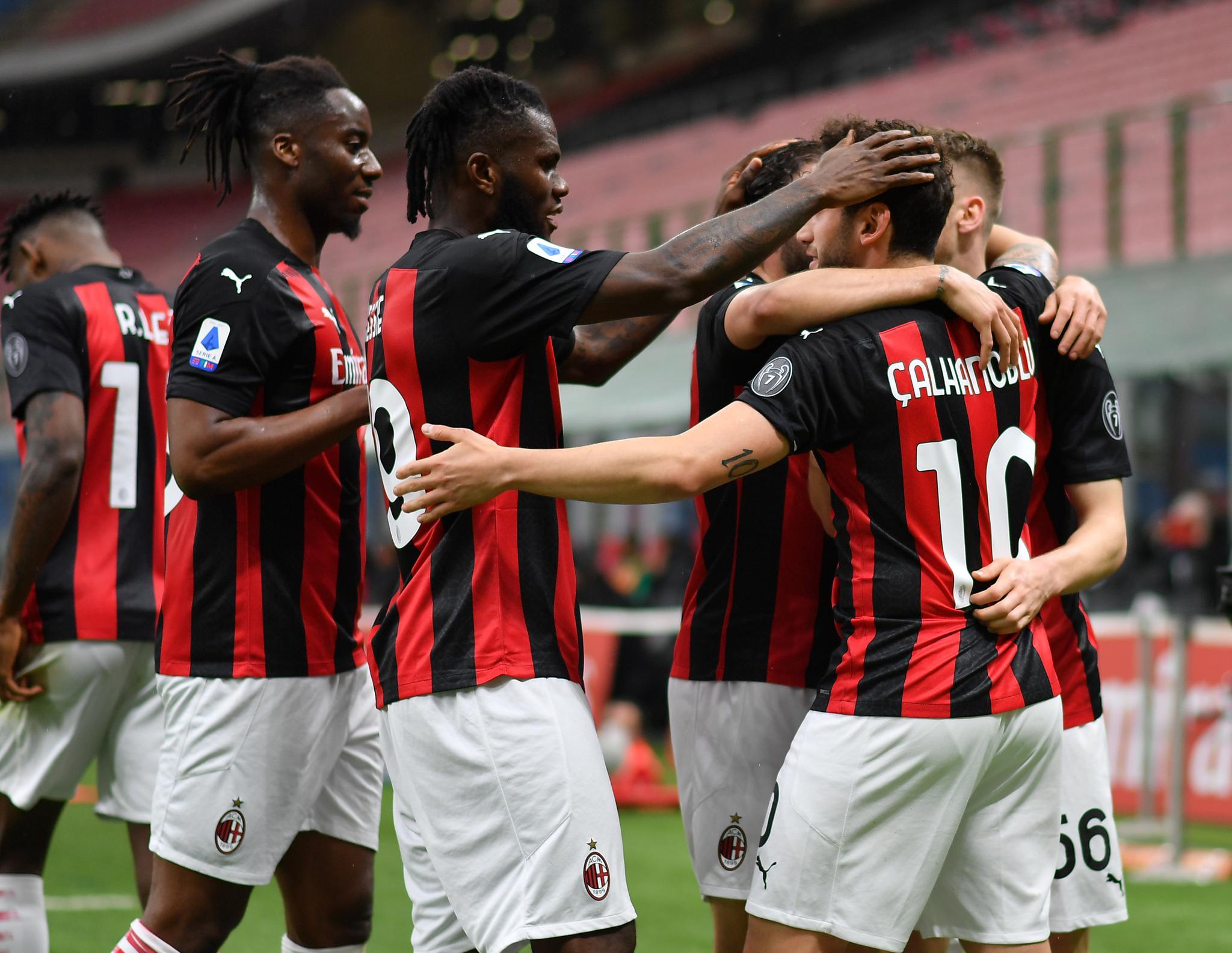 AC米兰险胜对手,球迷振奋不已的简单介绍 AC米兰险胜对手,球迷振奋不已的简单介绍