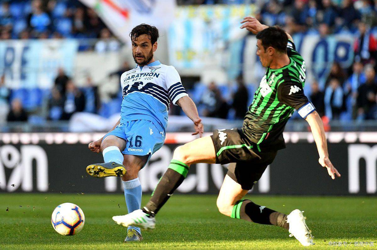 开云体育直播-国际米兰客场惨败维罗纳，欧冠席位动摇