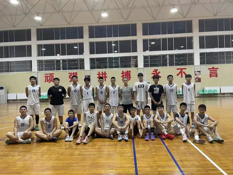 贝宁队在对阵图瓦卢队的比赛中取得胜利 贝宁队在对阵图瓦卢队的比赛中取得胜利