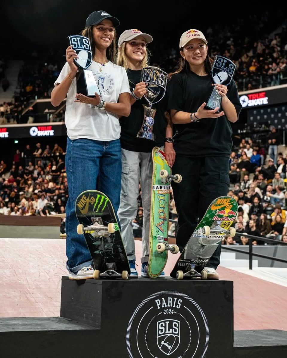 滑板比赛中澳大利亚选手夺冠!感动现场!的简单介绍 滑板比赛中澳大利亚选手夺冠!感动现场!的简单介绍