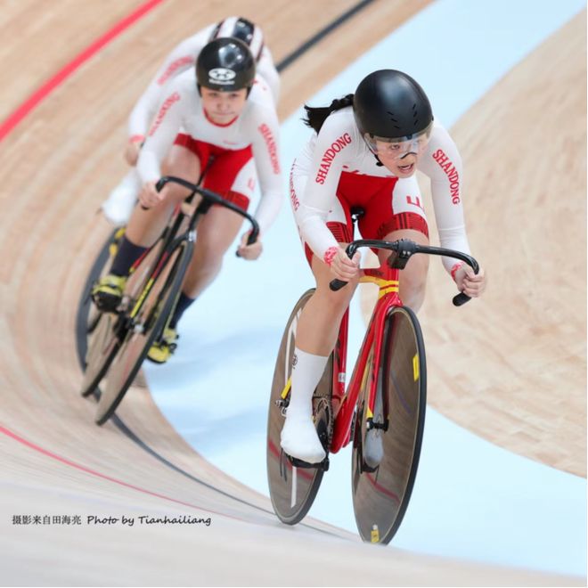 关于荷兰女子自行车选手力夺金牌速度惊人的信息