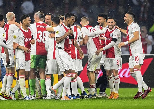 关于经纪人透露欧洲俱乐部引援策略的信息